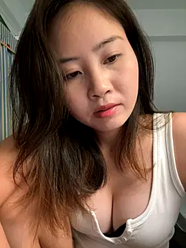 Webcam Model (cwangqin)  is live.Free join now!