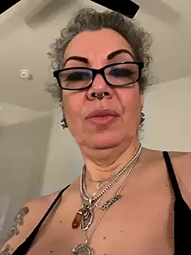 Webcam Model(dieseldame1313) is live