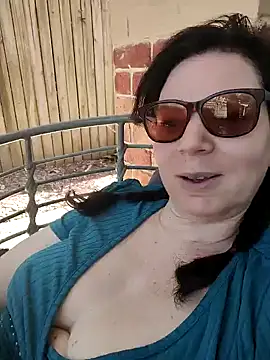 Webcam Model (Honey_Suckles)  is live.Free join now!