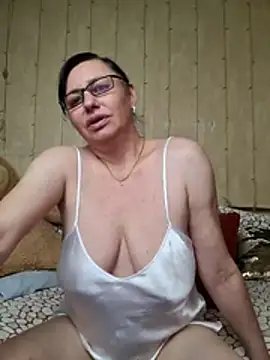 Webcam Model (Amberhotqueen)  is live.Free join now!