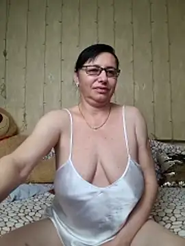 Webcam Model (Amberhotqueen)  is live.Free join now!