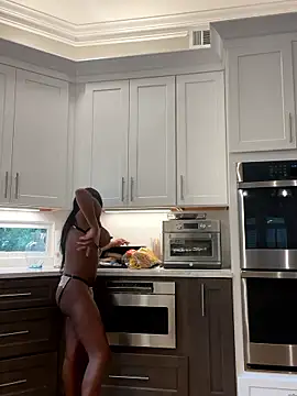 Webcam Model (NicoleCocksXXX)  is live.Free join now!