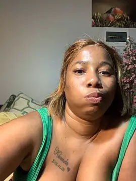 Webcam Model(CurvyDesire1) is live