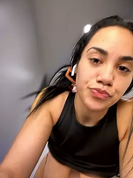 Webcam Model (babymalaya)  is live.Free join now!