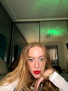 Webcam Model (RockQueen_A)  is live.Free join now!