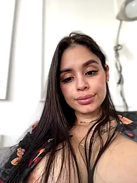 Webcam Model (LaraHenao)  is live.Free join now!