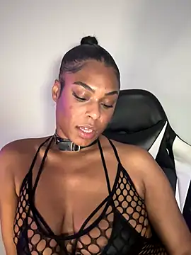 Webcam Model (VtheBratt)  is live.Free join now!