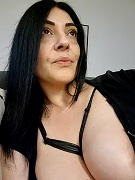 Webcam Model (AryaSummersReal)  is live.Free join now!