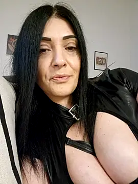 Webcam Model(AryaSummersReal) is live