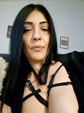 Webcam Model(AryaSummersReal) is live