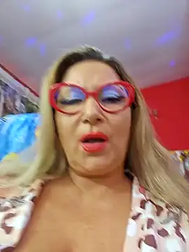 Webcam Model (mature_lisa_naughty)  is live.Free join now!