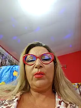 Webcam Model (mature_lisa_naughty)  is live.Free join now!