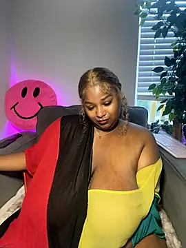 Webcam Model (BigFineSelena)  is live.Free join now!