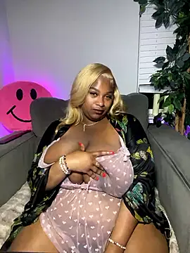 Webcam Model (BigFineSelena)  is live.Free join now!