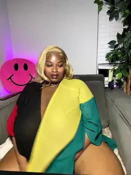 Webcam Model(BigFineSelena) is live