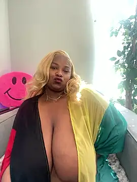 Webcam Model(BigFineSelena) is live