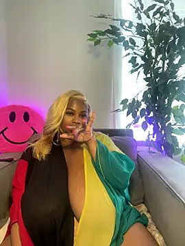 Webcam Model(BigFineSelena) is live