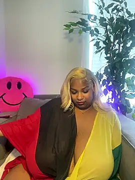 Webcam Model(BigFineSelena) is live