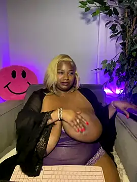 Webcam Model (BigFineSelena)  is live.Free join now!