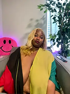 Webcam Model(BigFineSelena) is live