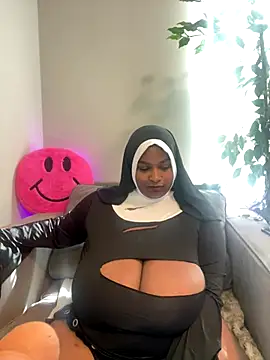 Webcam Model(BigFineSelena) is live