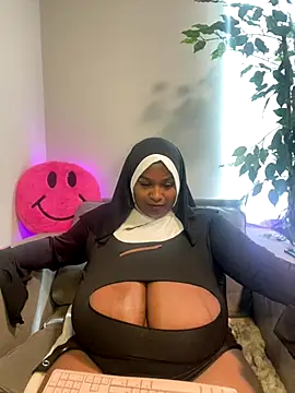 Webcam Model (BigFineSelena)  is live.Free join now!