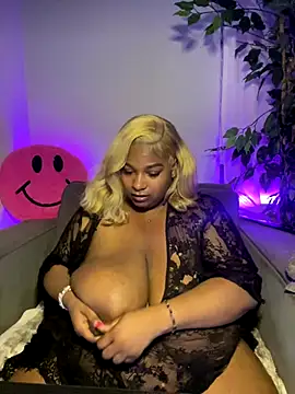 Webcam Model(BigFineSelena) is live