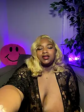 Webcam Model (BigFineSelena)  is live.Free join now!