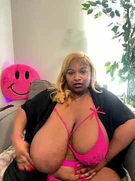 Webcam Model(BigFineSelena) is live