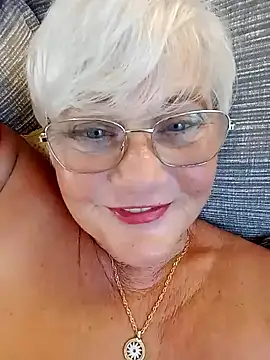 Webcam Model (suesinner)  is live.Free join now!