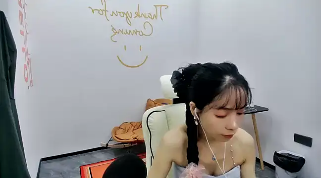 美女AMYDD1212在线直播