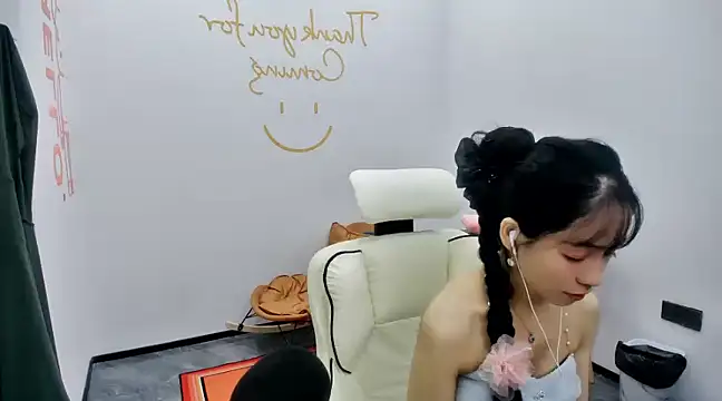 美女AMYDD1212在线直播