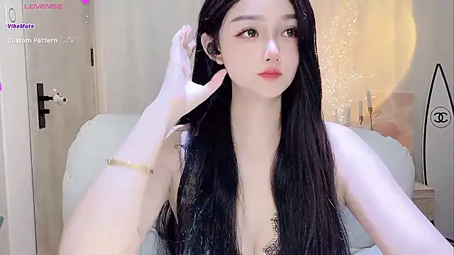 美女IssDoris在线直播