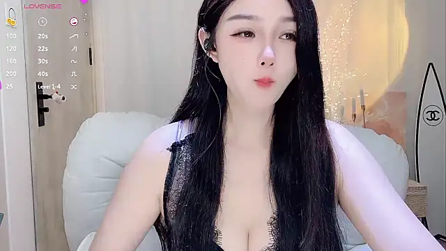 美女IssDoris在线直播