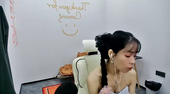 美女AMYDD1212在线直播