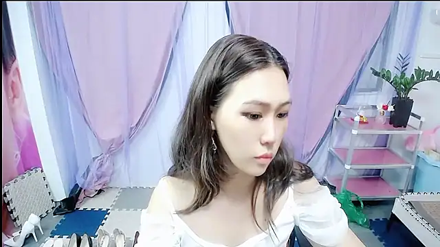 美女LittleBao在线直播