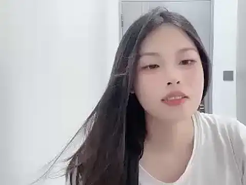 美女JezebeI899在线直播