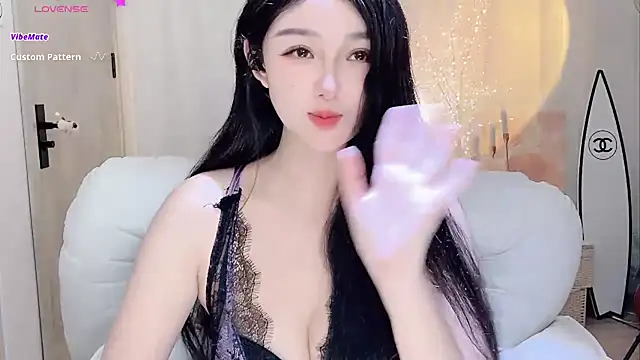 美女IssDoris在线直播