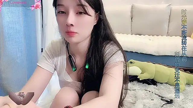 美女AKiKi711在线直播