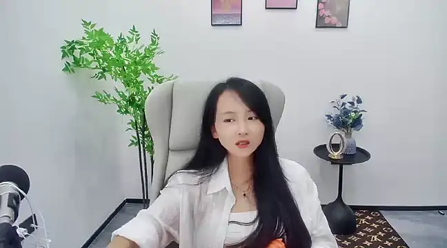 美女ZYN5520在线直播