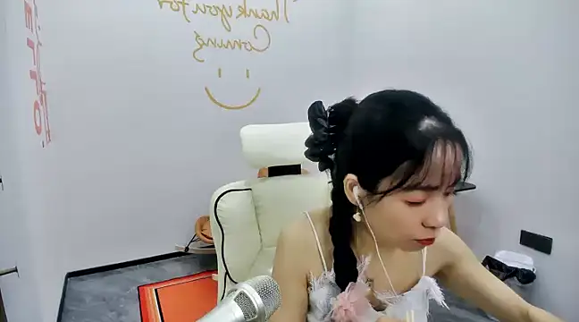 美女AMYDD1212在线直播