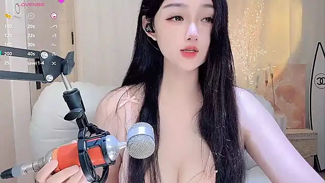 美女IssDoris在线直播