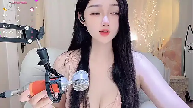 美女IssDoris在线直播