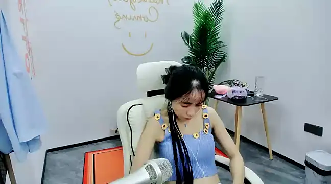 美女AMYDD1212在线直播