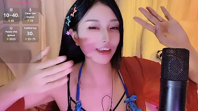 美女_O--O_在线直播