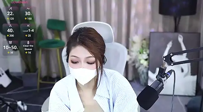 美女LucyKI在线直播