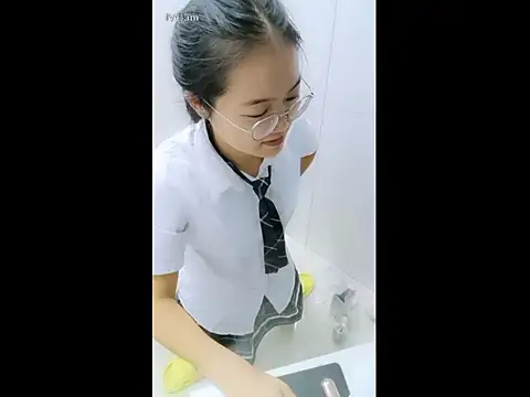 美女luoxuwen在线直播