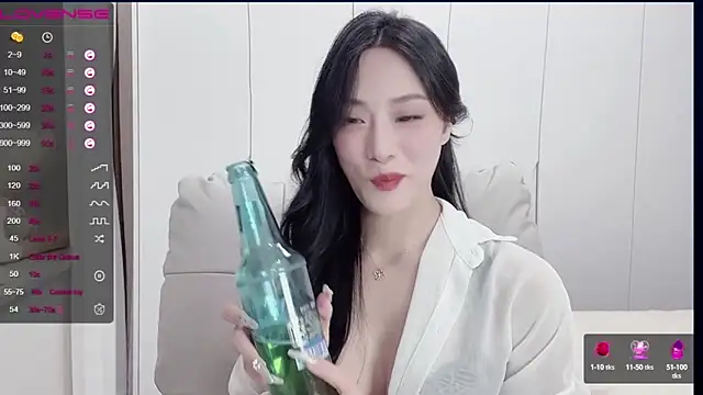 美女uuxiaocai在线直播