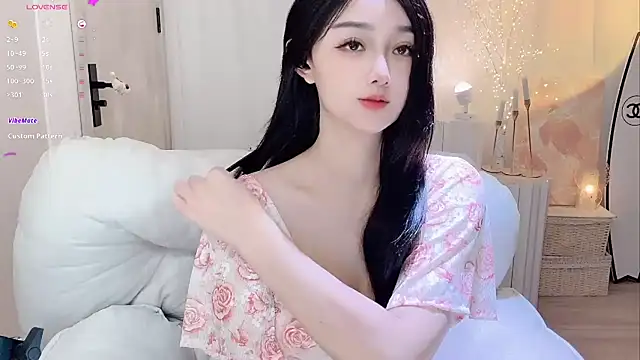 美女IssDoris在线直播