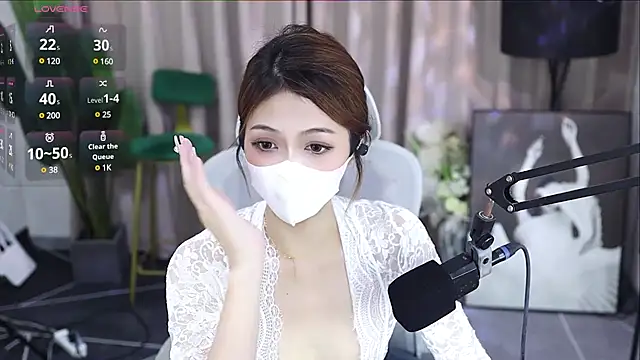 美女LucyKI在线直播